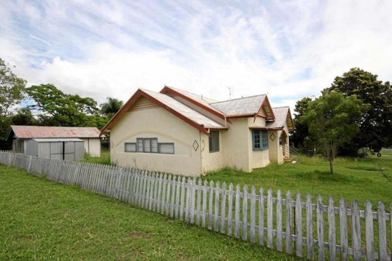 18 Wheatley St, Monto is selling for just $100,000.