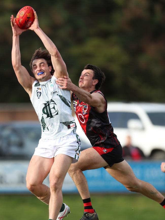 Echuca’s Liam Tenace marks in front of Kyabram star defender Lachlan Smith.