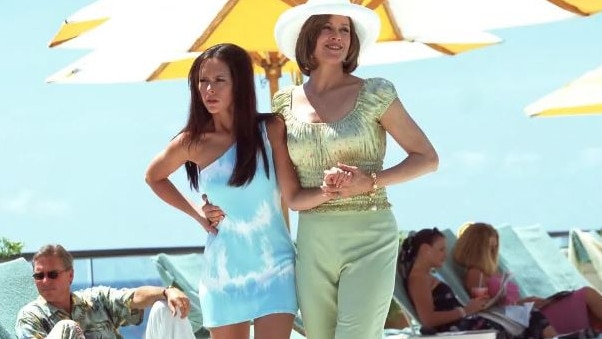 Jennifer Love Hewitt and Sigourney Weaver in Heartbreakers.