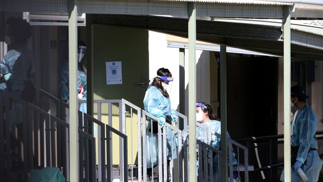 Students and staff from Jesmond Public School have been told to isolate and await advice. Picture: NCA NewsWire/Peter Lorimer.