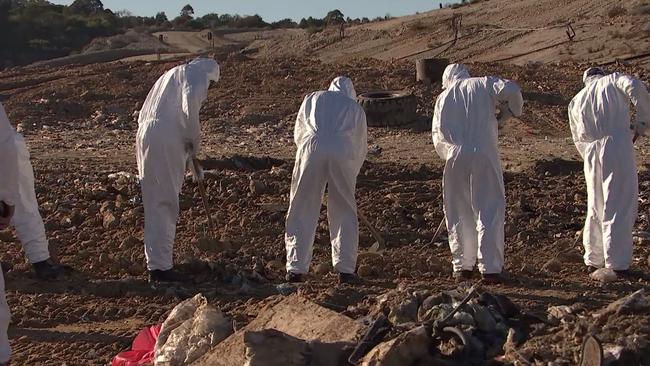 Police search the Lucas Heights tip after the murder of Peter Hofmann.