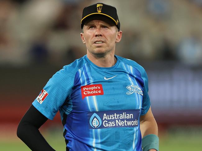 MELBOURNE, AUSTRALIA - JANUARY 23: Peter Siddle of the Strikers looks on during the Men's Big Bash League match between the Sydney Thunder and the Adelaide Strikers at Melbourne Cricket Ground, on January 23, 2022, in Melbourne, Australia. (Photo by Robert Cianflone/Getty Images)