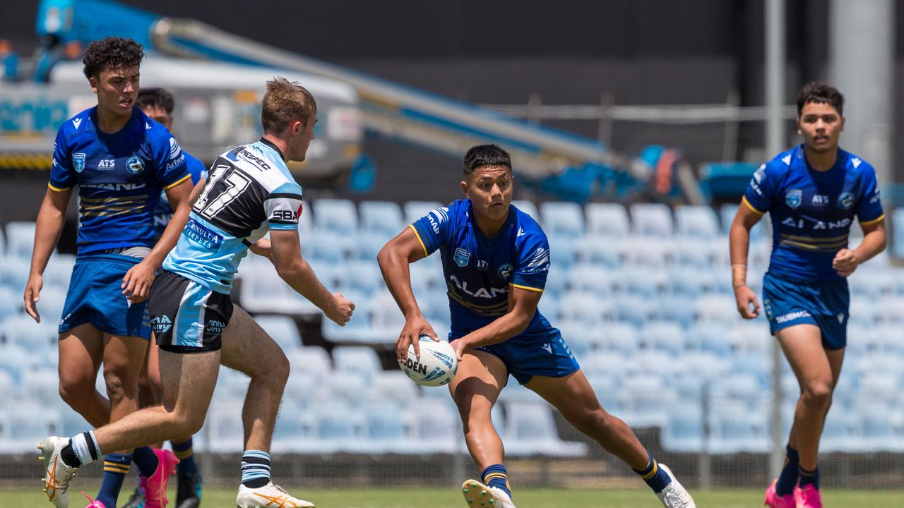 Ezra Leota passing in the Matthews Cup. Picture: Adam Wrightson Photography.