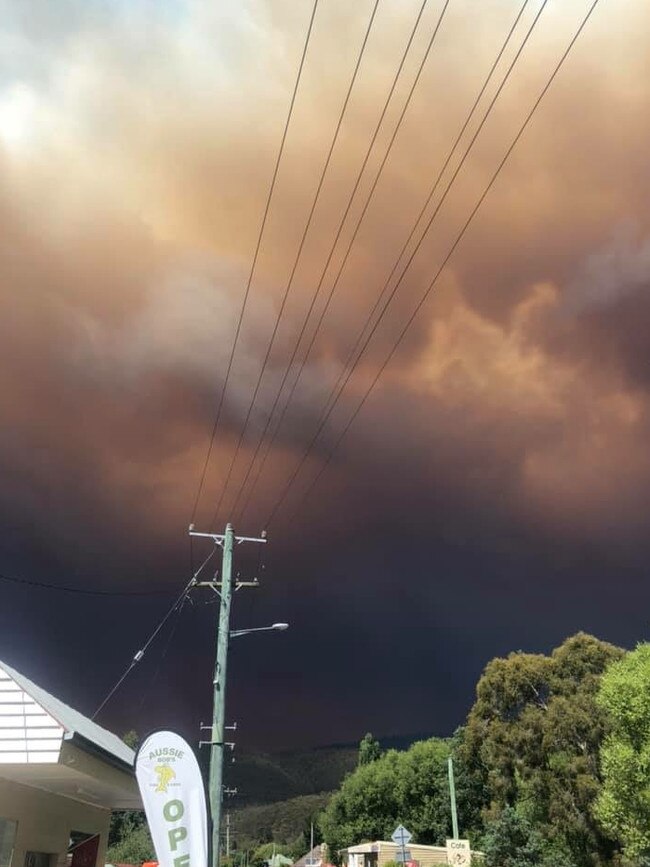 Smoke from bushfires darken the skies at Westerway. Picture: ALEX McWHIRTER