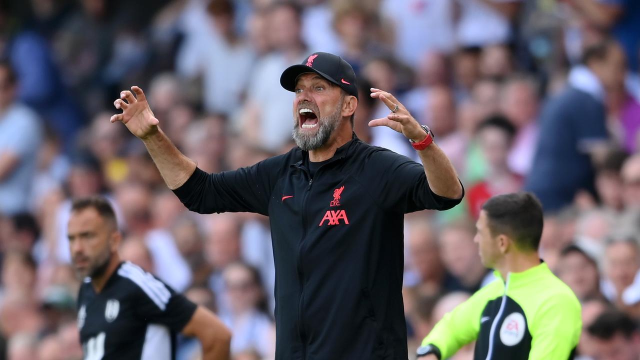 LONDON, ENGLAND - AUGUST 06: Juergen Klopp, Manager of Liverpool gives their side instructions during the Premier League match between Fulham FC and Liverpool FC at Craven Cottage on August 06, 2022 in London, England. (Photo by Mike Hewitt/Getty Images)