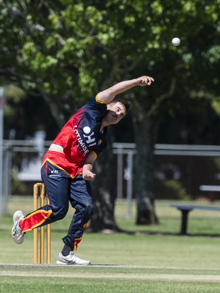 Hayden Campbell bowls for Metropolitan-Easts. Picture: Kevin Farmer