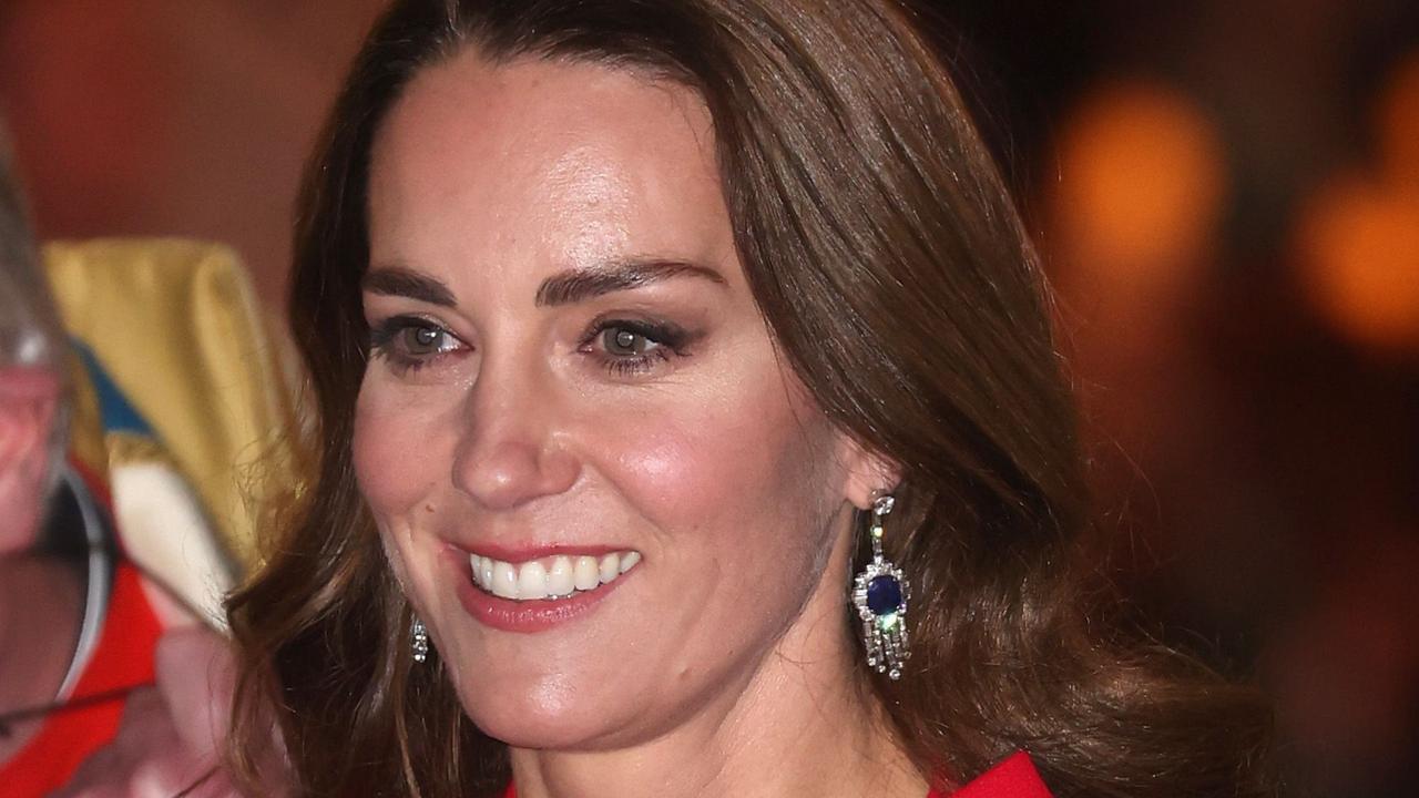 Duchess of Cambridge wears Queen’s earrings at Royal Christmas concert ...