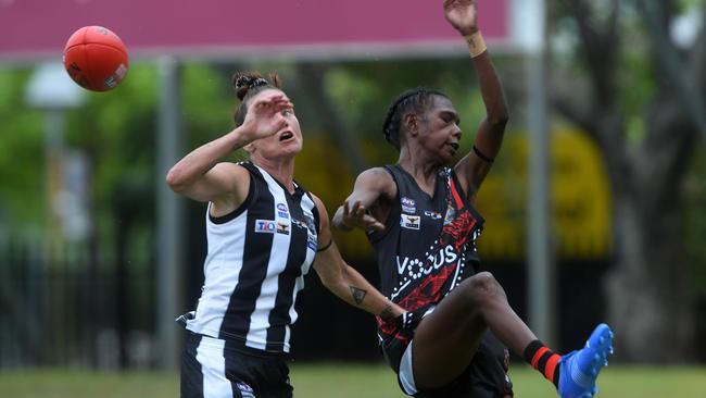 Natasha Medbury goes up against Maria Roili in the first game of the NTFL 22/23 season. Picture: (A)manda Parkinson