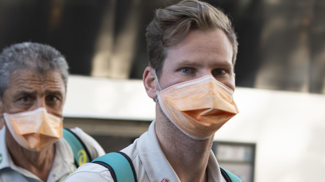 Steve Smith dons a mask on arrival to the Aussie’s hotel. Picture: Monique Harmer