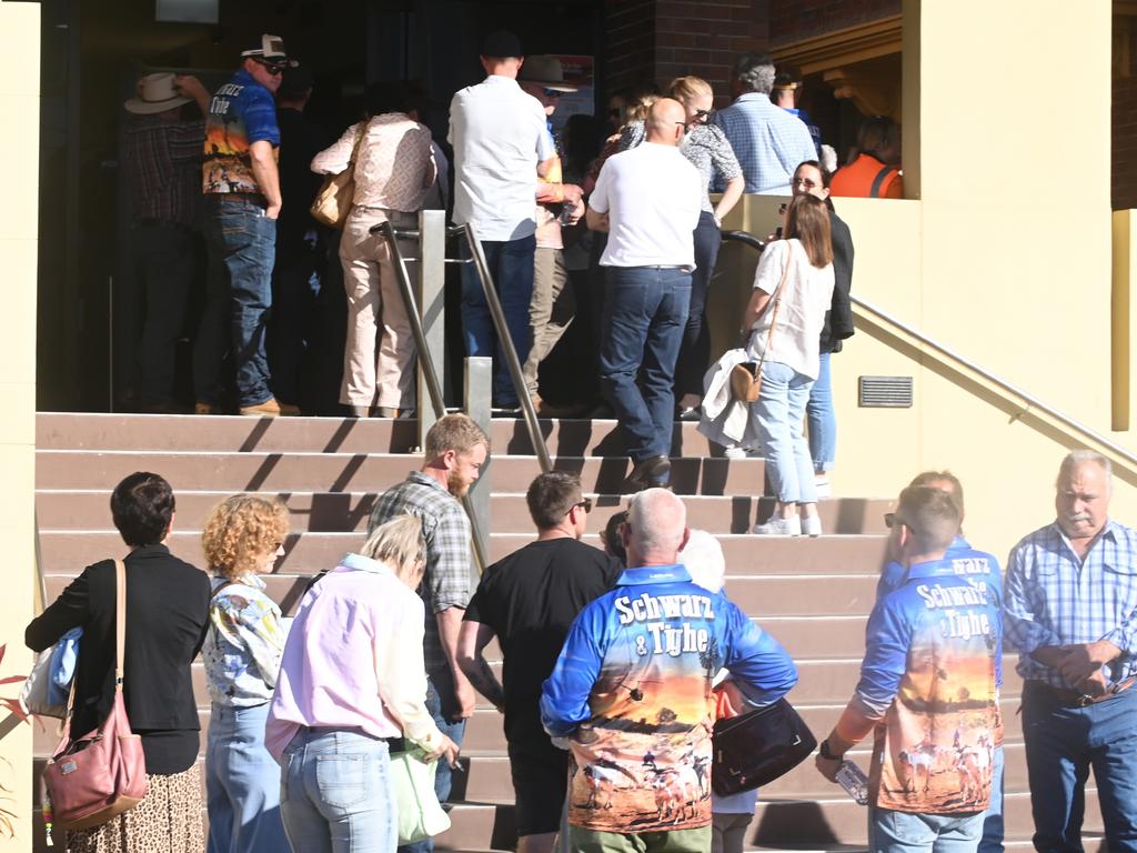 A crowd gathers outside Mackay courthouse a head of the committal hearing for Darryl Valroy Young, who is accused of murdering Mervyn and Maree Schwarz and Graham Tighe.