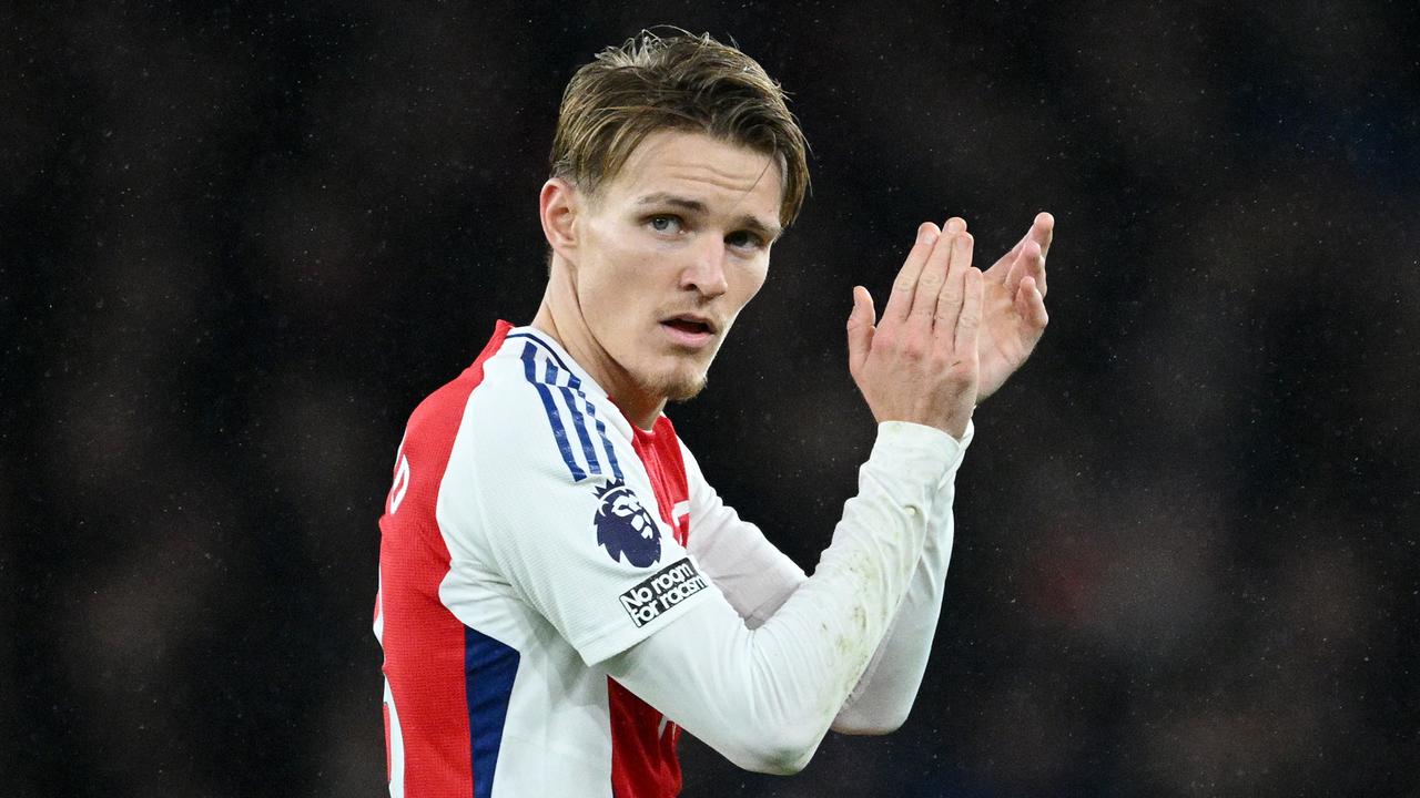 LONDON, ENGLAND - NOVEMBER 23: Martin Odegaard of Arsenal applauds the fans as he is substituted during the Premier League match between Arsenal FC and Nottingham Forest FC at Emirates Stadium on November 23, 2024 in London, England. (Photo by Justin Setterfield/Getty Images)