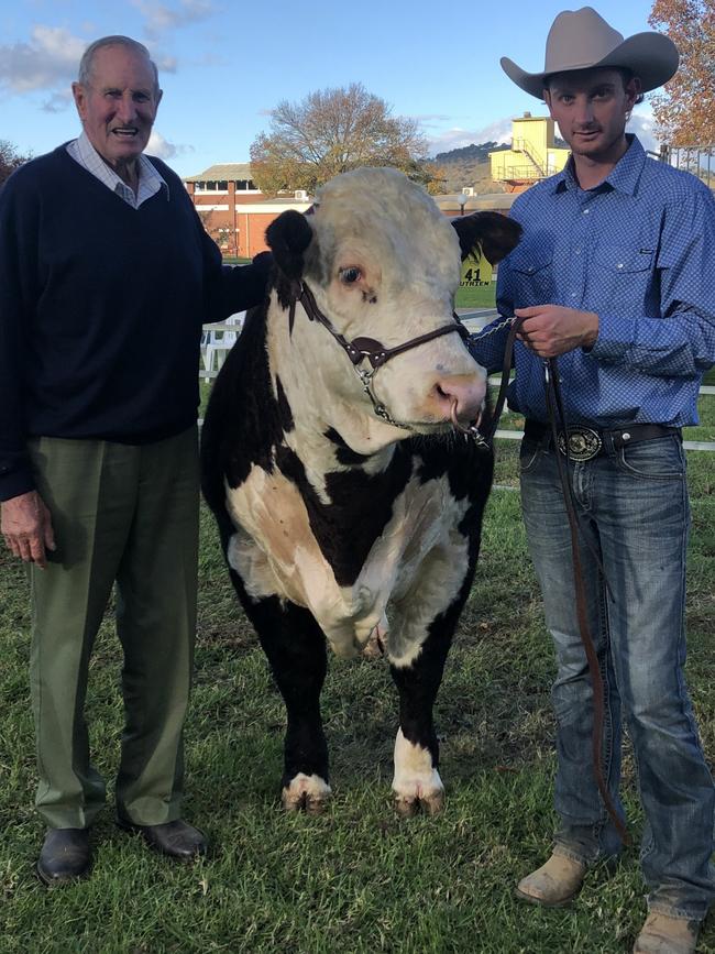 The top-priced bull at the Hereford National show and sale, Mawarra If Only Q264, with buyer David Lyons, Melville Park, Melville Forest and vendor Logan Sykes, Mawarra, Longford. Picture: Fiona Myers