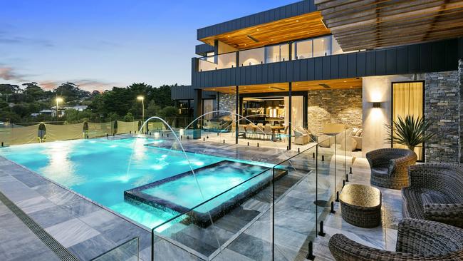 The pool and spa come with water fountains and a lighting system.