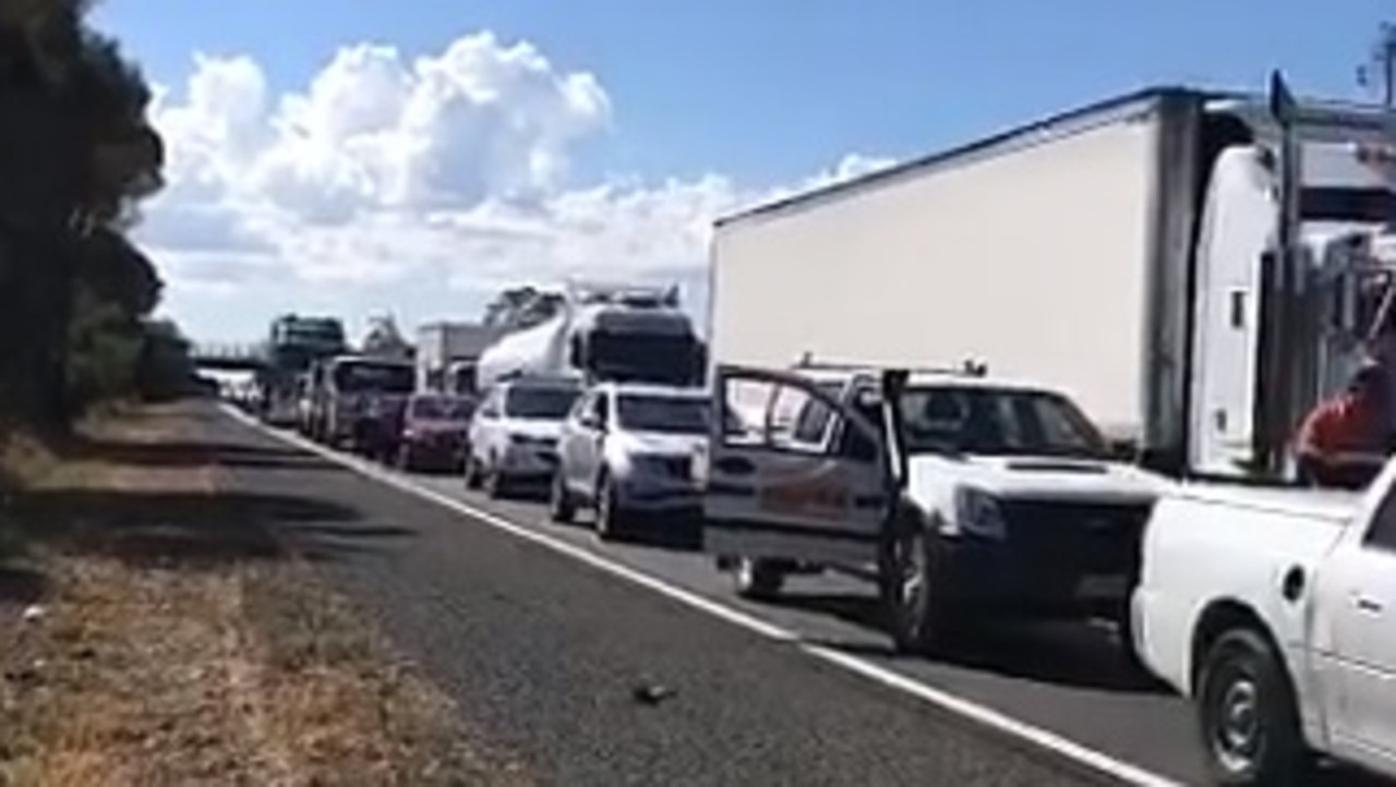 Truck crash Hume Highway Douglas Park Geelong Advertiser