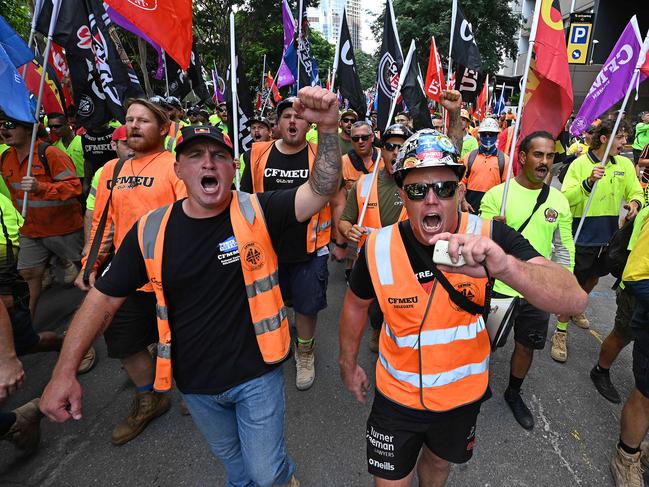 05/04/2023: Thousands of CFMEU union members march in a protest from Queens Gardens to the Federal offices at Waterfront Place, where a glass door was broken and windows were pounded by fists and hands,  Brisbane.  pic Lyndon Mechielsen/Courier Mail