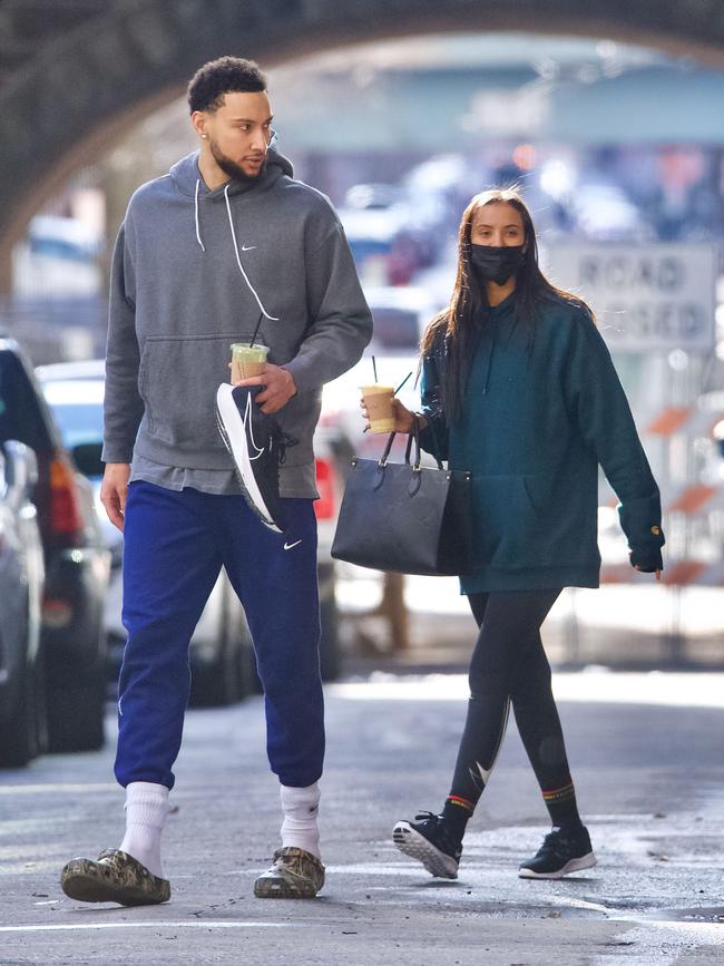 Maya Jama is seen with a huge diamond on her finger as she grabs coffee with basketballer beau Ben Simmons. Picture: Shutterstock/MEDIA MODE