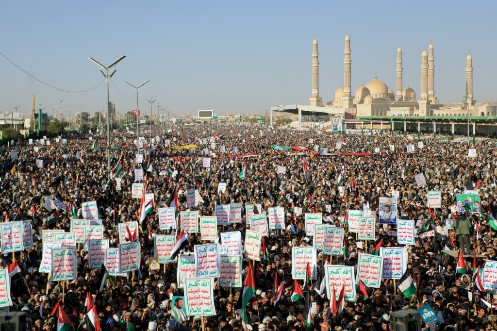 Massive protest in Sanaa after US, UK strikes on Yemen rebels | news ...