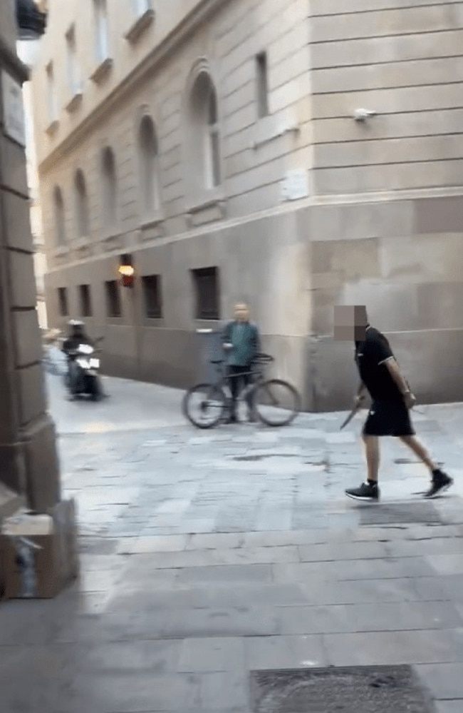 A man with a machete was seen running through the streets of Barcelona. Picture: X/ XabiJuez