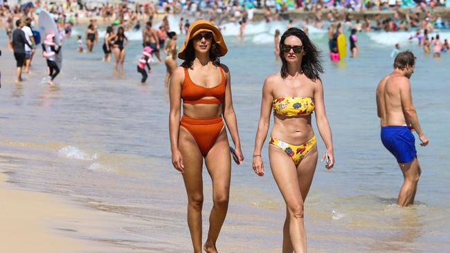 SYDNEY, AUSTRALIA - Newswire Photos JANUARY 02, 2022: People are seen enjoying the summer sun at Bondi Beach. Picture: NCA Newswire / Gaye Gerard