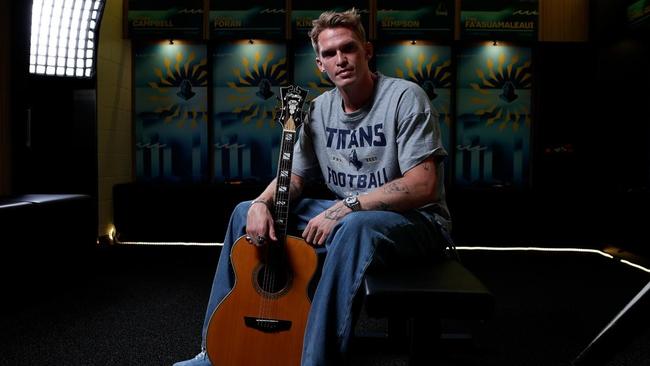 Cody Simpson has joined forces with the Titans.