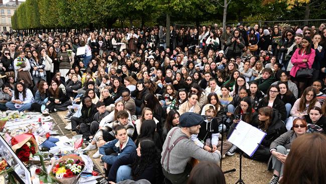 Fans gather to pay tribute to late British singer Liam Payne, former member of the British pop band One Direction, at Jardin des Tuileries in Paris, on October 20, 2024. (Photo by Bertrand GUAY / AFP)