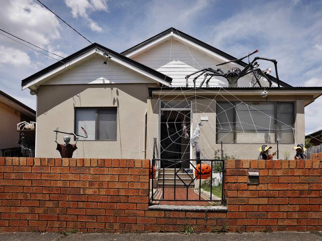 DAILY TELEGRAPH - 25/10/24 Home in Hampden Rd, Russell Lea which has a giant spider on the roof as Halloween decorations. 1 local lady has asked for it to be removed because she is scared. Picture: Sam Ruttyn