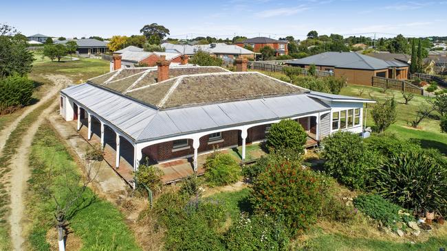 Claremont is the original farmhouse on the Waurn Ponds hill east of Ghazeepore Rd.