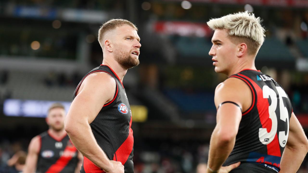 Ben Rutten claque la star d’Essendon Jake Stringer, Carlton Blues bat Essendon, blessure d’Adam Cerra, score, faits saillants