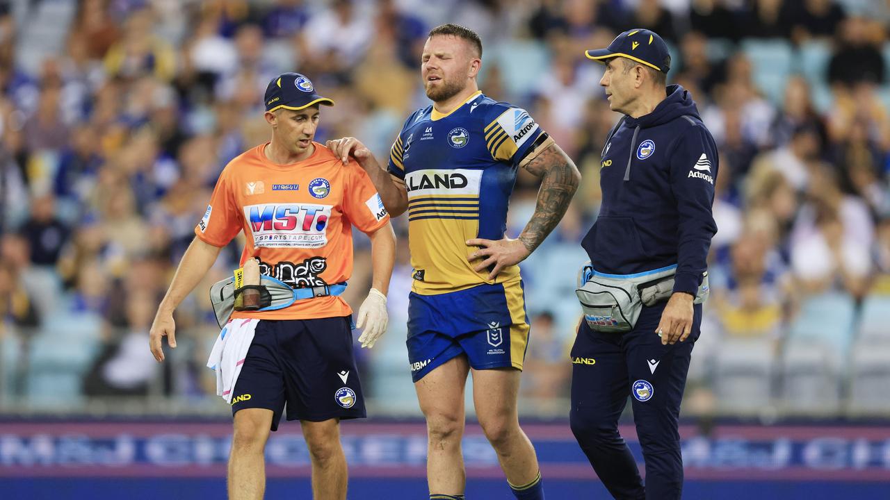 SYDNEY, AUSTRALIA - MAY 01: Nathan Brown of the Eels walks off with an injury during the round eight NRL match between the Canterbury Bulldogs and the Parramatta Eels at Stadium Australia, on May 01, 2021, in Sydney, Australia. (Photo by Mark Evans/Getty Images)