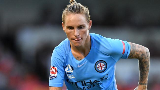 Jessica Fishlock of Melbourne City in action during the W-League Semi-Final between the Brisbane Roar and Melbourne City at Perry Park in Brisbane, Sunday, February 11, 2018. (AAP Image/Darren England) NO ARCHIVING, EDITORIAL USE ONLY.