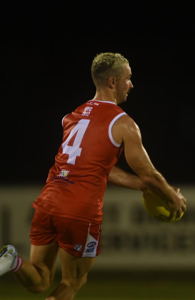 Waratah’s Dylan Collis gets the ball out of the backfield. Picture: (A)manda Parkinson