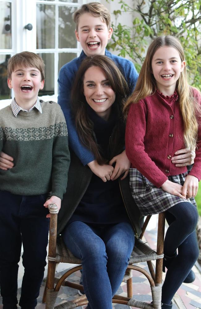 The Photoshopped Mother’s Day image of Kate Middleton and her kids that has caused so much drama. Picture: Kensington Palace/Instagram