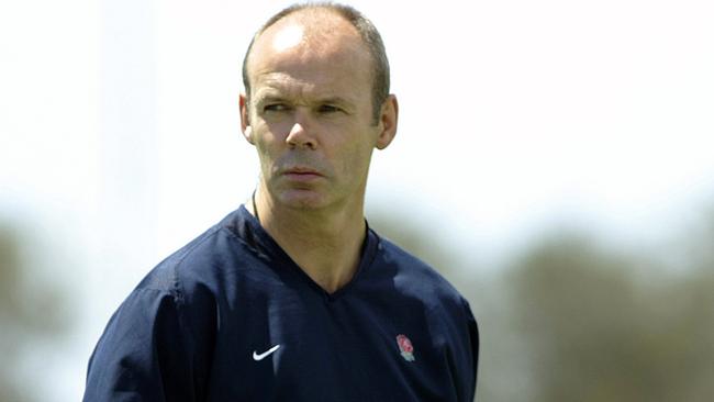 01/09/2004 PIRATE: NOVEMBER 4, 2003 : England 's head coach Clive Woodward watching a training session in Brisbane during Rugby World Cup (RWC) 04/11/03. Union P/