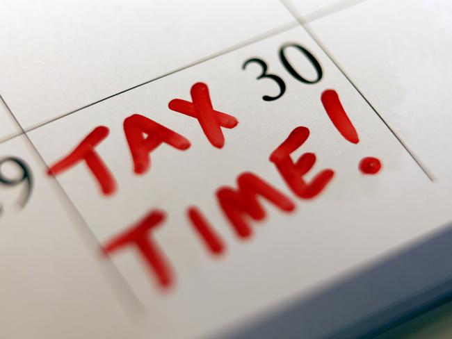 Generic images of a calendar with the words Tax Time written in red on the 30/06/2010.