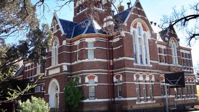 St Kilda Park Primary school is urging its families to try to get to school on time