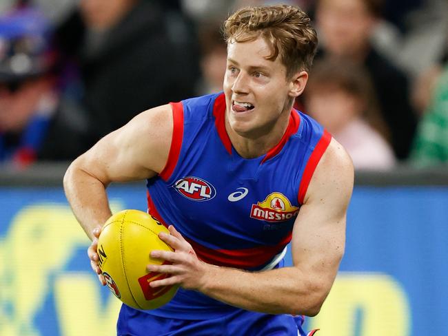 MELBOURNE, AUSTRALIA - MARCH 31: Lachie Hunter of the Bulldogs in action during the 2022 AFL Round 03 match between the Western Bulldogs and the Sydney Swans at Marvel Stadium on March 31, 2022 In Melbourne, Australia. (Photo by Michael Willson/AFL Photos via Getty Images)