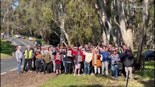 River Road residents protest Hahndorf truck detour