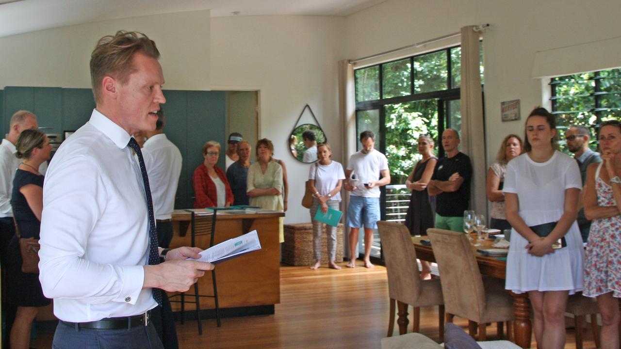 Auctioneer David Holmes at an auction at Coolum Beach