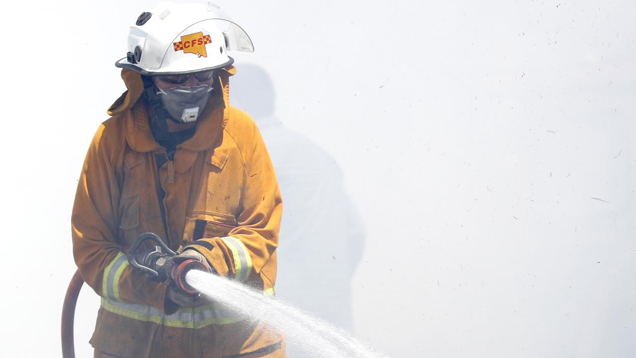 CFS Accused Of Gagging Volunteer Firefighters | Herald Sun