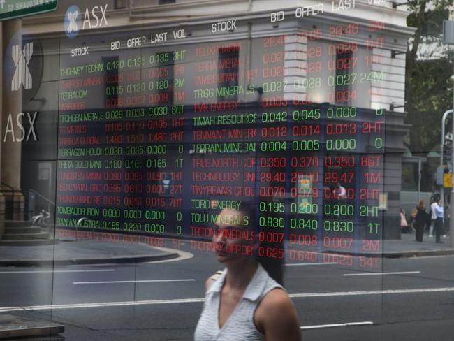 SYDNEY, AUSTRALIA : NewsWire Photos - MARCH 05 2025; A general view of people walking past the ASX in Sydney ahead of the ABS releasing National account figures for the December quarter showing the strength of the Australian economy. Picture: NewsWire/ Gaye Gerard