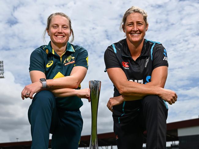 MACKAY, AUSTRALIA - SEPTEMBER 18: Alyssa Healy, captain of Australia and Sophie Devine, captain of New Zealand, pose for portraits with the trophy during a women's T20 International media opportunity at Great Barrier Reef Arena on September 18, 2024 in Mackay, Australia. (Photo by Albert Perez/Getty Images)