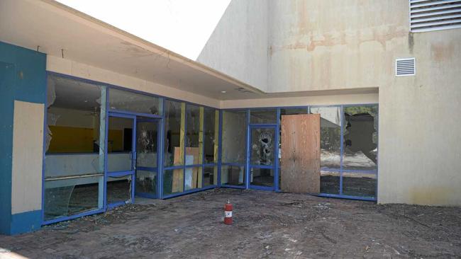 Remains of the Great Keppel Island Resort main building. Picture: Allan Reinikka ROK170818akeppel1