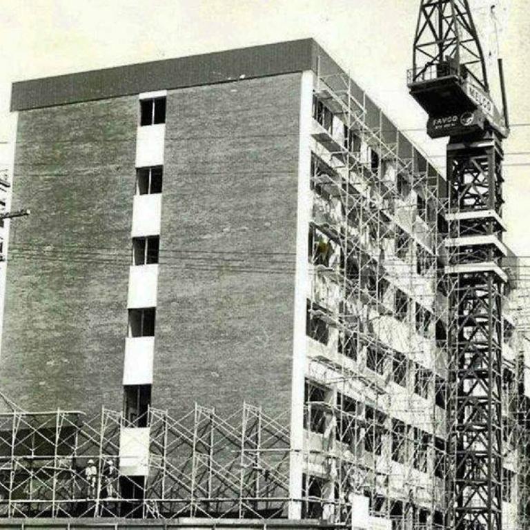 Construction of the Leichhardt Hotel in the 70s.