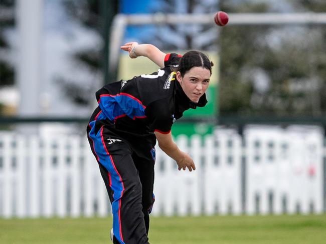 Ella Yates bowling for the Swans. Picture: Julian Andrews