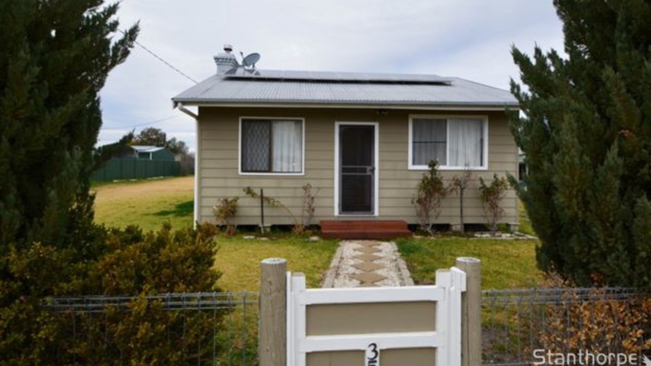 35 Barawell St, Wallangarra.