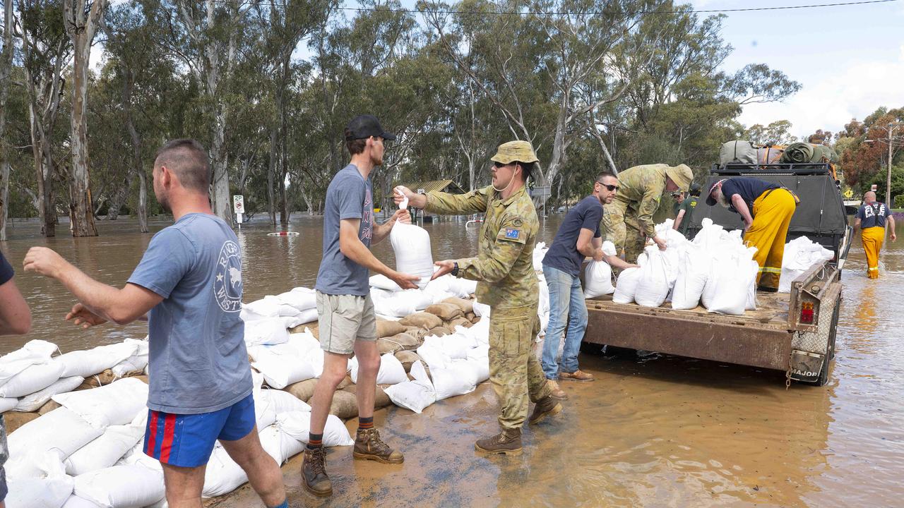 Victorian flood updates Shepparton, Echuca brace for Murray River to