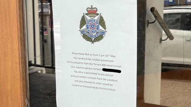 The notice posted on the front entrance of the Geelong Hotel Picture: Eddie Russell