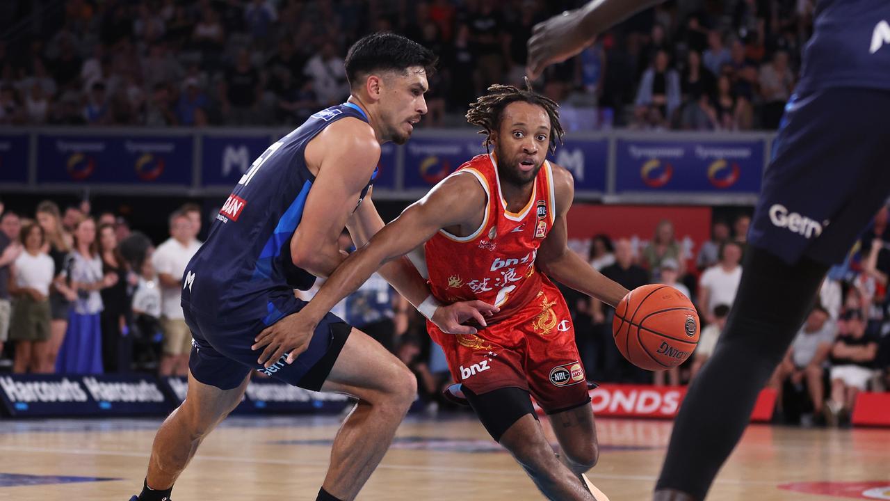 Parker Jackson-Cartwright of the Breakers drives to the basket under pressure from Shea Ili of United. Picture: Daniel Pockett/Getty Images.