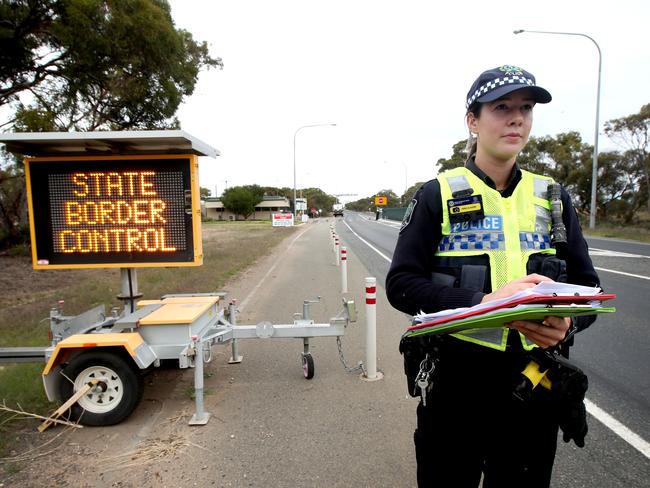 Constable Ashleigh Broadbent at a police border check 5kms east of Pinnaroo, South Australia, Tuesday, March 24, 2020. (AAP Image/Kelly Barnes)