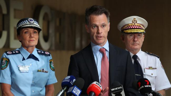 Chris Minns, centre, with NSW Police Commissioner Karen Webb and Ambulance Commissioner Dominic Morgan. Picture: Getty Images